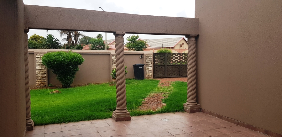To Let 3 Bedroom Property for Rent in Mayberry Park Gauteng