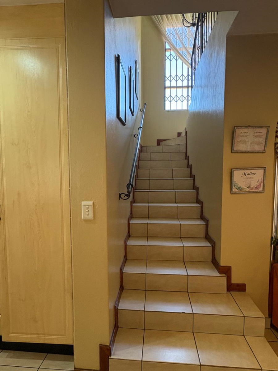 3 Bedroom Property for Sale in Mulbarton Gauteng