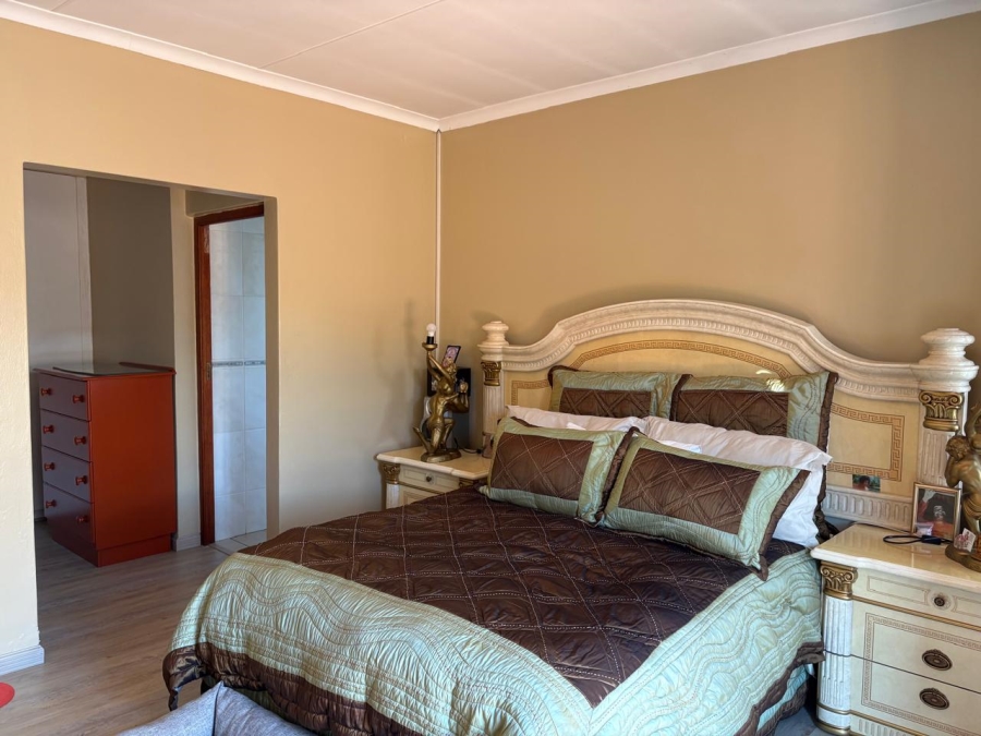 3 Bedroom Property for Sale in Mulbarton Gauteng