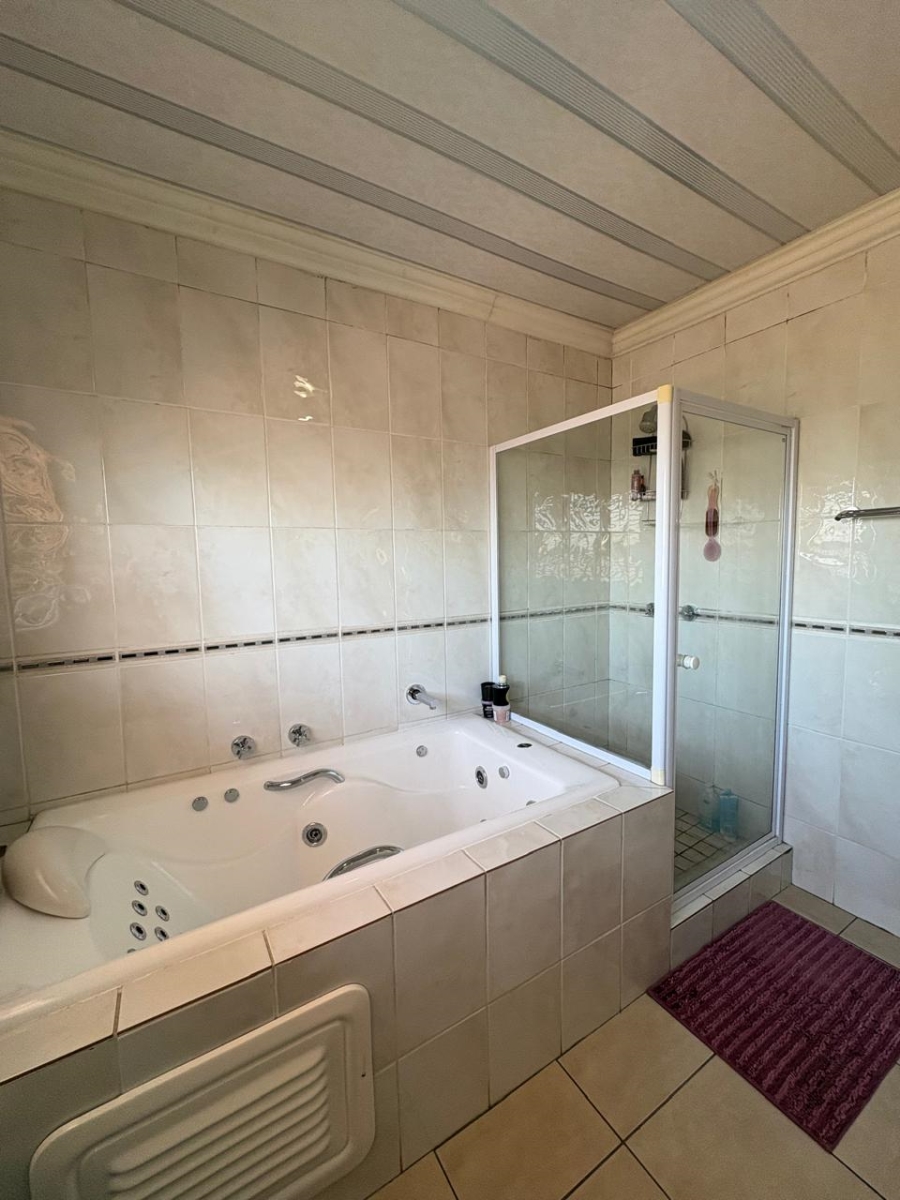 3 Bedroom Property for Sale in Mulbarton Gauteng