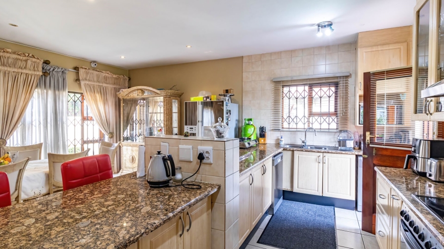 3 Bedroom Property for Sale in Mulbarton Gauteng