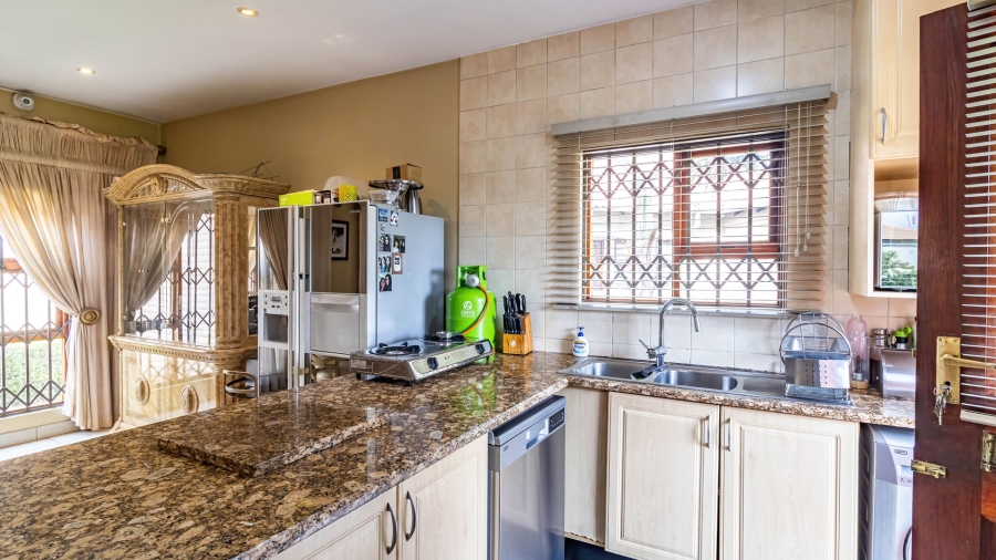 3 Bedroom Property for Sale in Mulbarton Gauteng