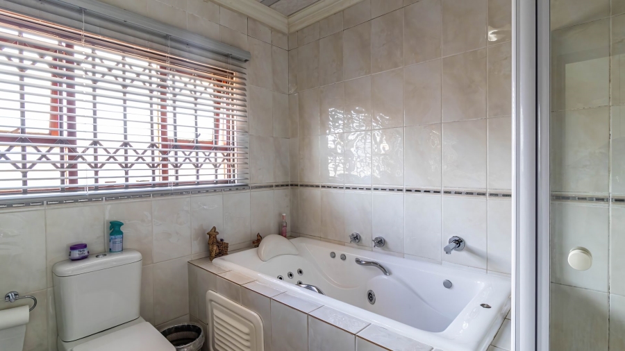 3 Bedroom Property for Sale in Mulbarton Gauteng