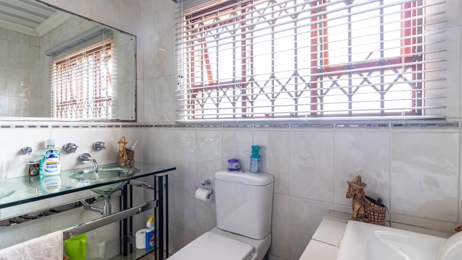 3 Bedroom Property for Sale in Mulbarton Gauteng