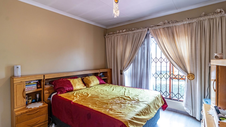 3 Bedroom Property for Sale in Mulbarton Gauteng