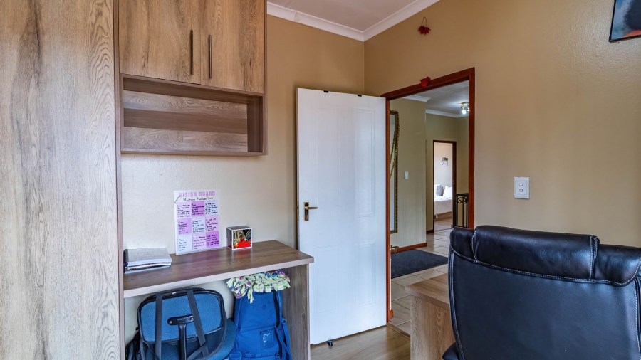 3 Bedroom Property for Sale in Mulbarton Gauteng