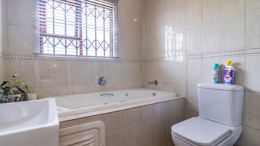 3 Bedroom Property for Sale in Mulbarton Gauteng