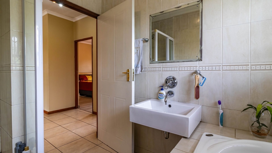 3 Bedroom Property for Sale in Mulbarton Gauteng