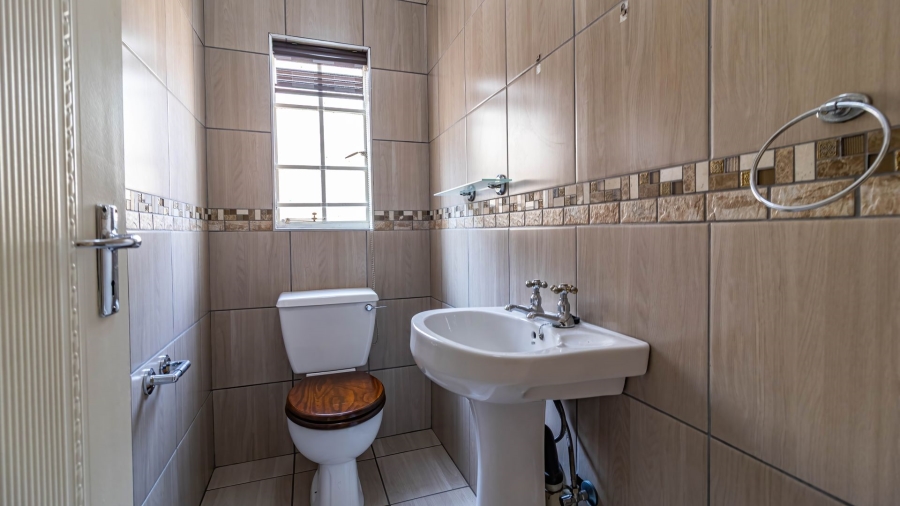 3 Bedroom Property for Sale in New Redruth Gauteng