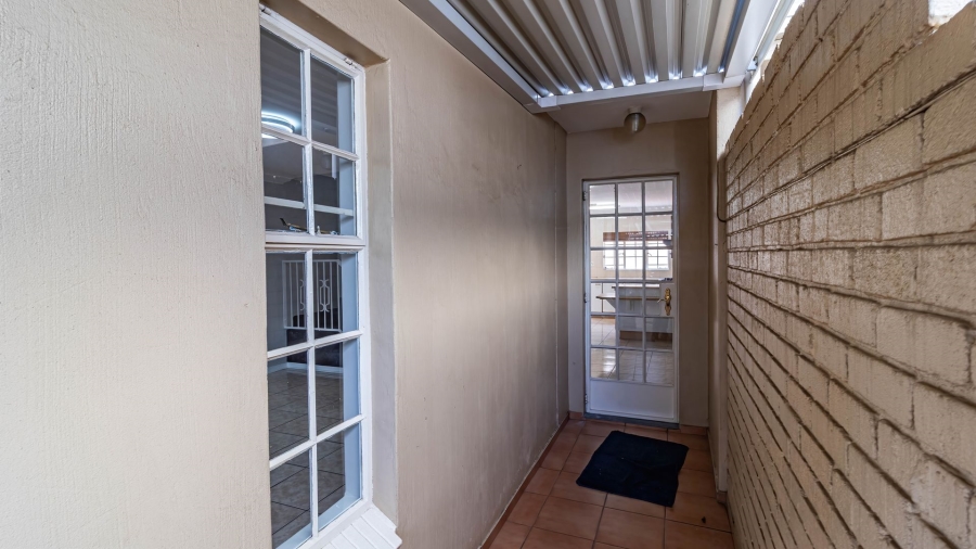 3 Bedroom Property for Sale in New Redruth Gauteng