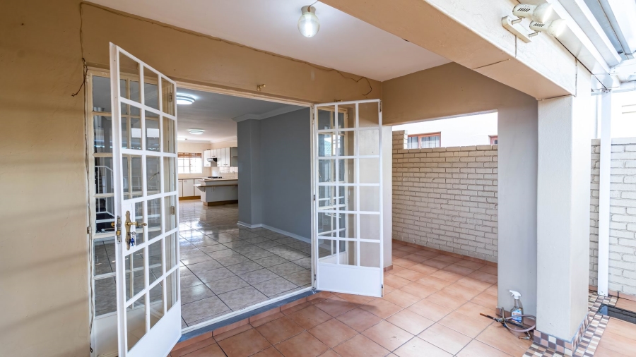 3 Bedroom Property for Sale in New Redruth Gauteng