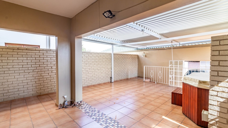 3 Bedroom Property for Sale in New Redruth Gauteng