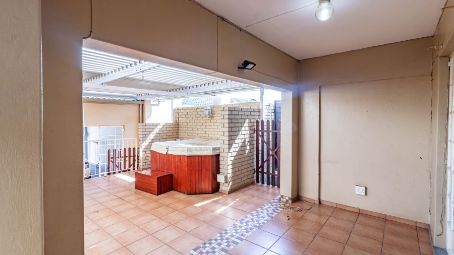 3 Bedroom Property for Sale in New Redruth Gauteng