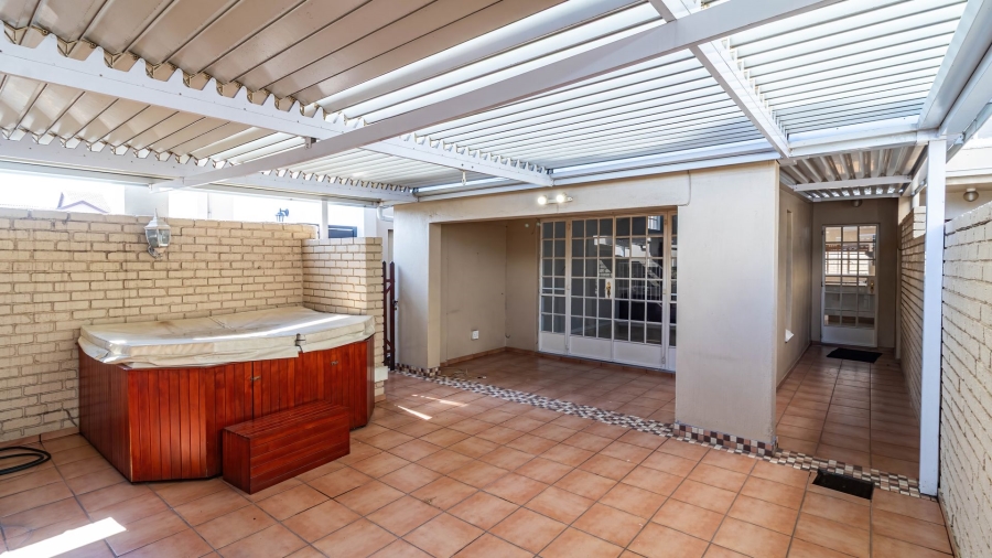 3 Bedroom Property for Sale in New Redruth Gauteng