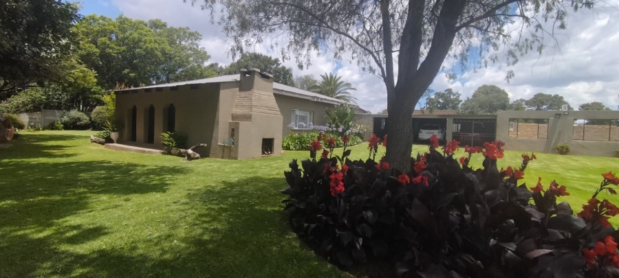 4 Bedroom Property for Sale in Loumarina A H Gauteng