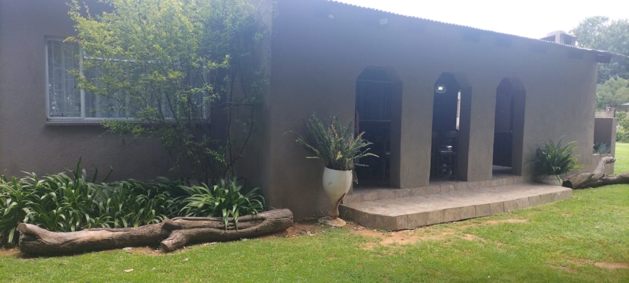 4 Bedroom Property for Sale in Loumarina A H Gauteng