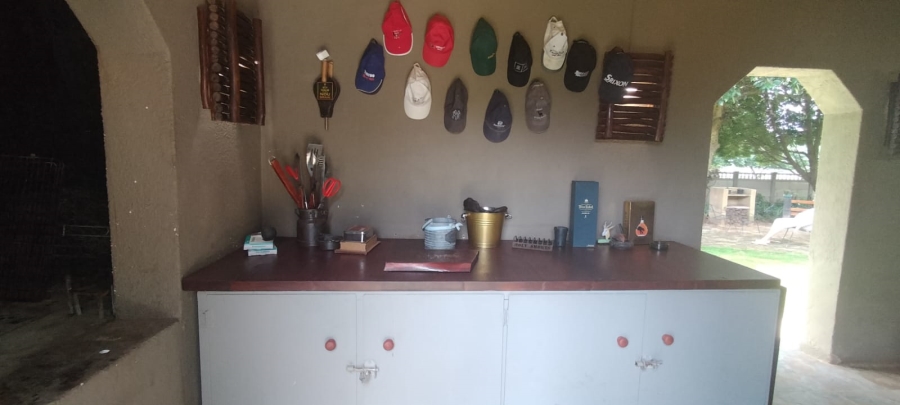 4 Bedroom Property for Sale in Loumarina A H Gauteng