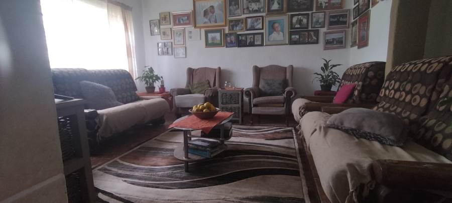 4 Bedroom Property for Sale in Loumarina A H Gauteng