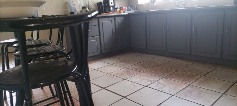 4 Bedroom Property for Sale in Loumarina A H Gauteng