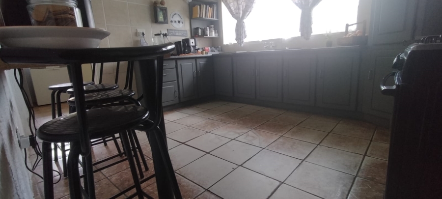 4 Bedroom Property for Sale in Loumarina A H Gauteng