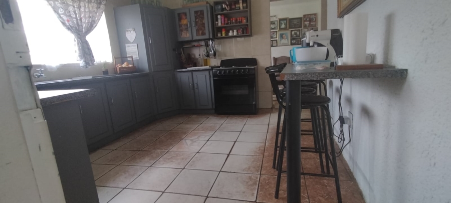 4 Bedroom Property for Sale in Loumarina A H Gauteng