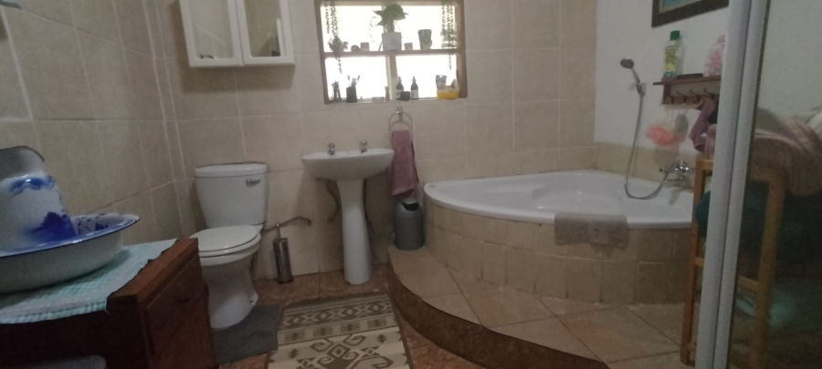 4 Bedroom Property for Sale in Loumarina A H Gauteng