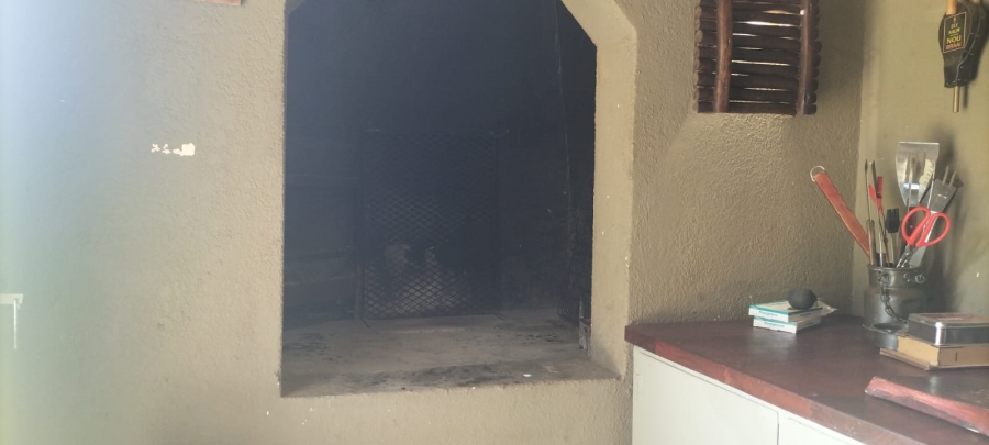 4 Bedroom Property for Sale in Loumarina A H Gauteng