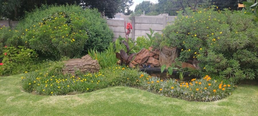 4 Bedroom Property for Sale in Loumarina A H Gauteng