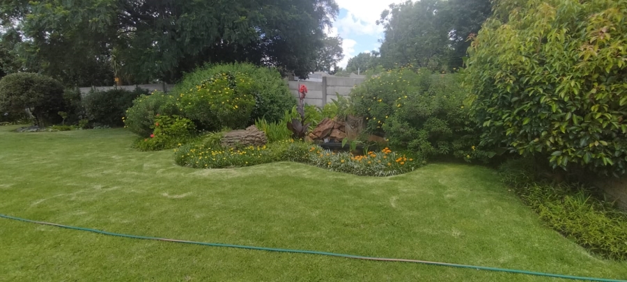 4 Bedroom Property for Sale in Loumarina A H Gauteng