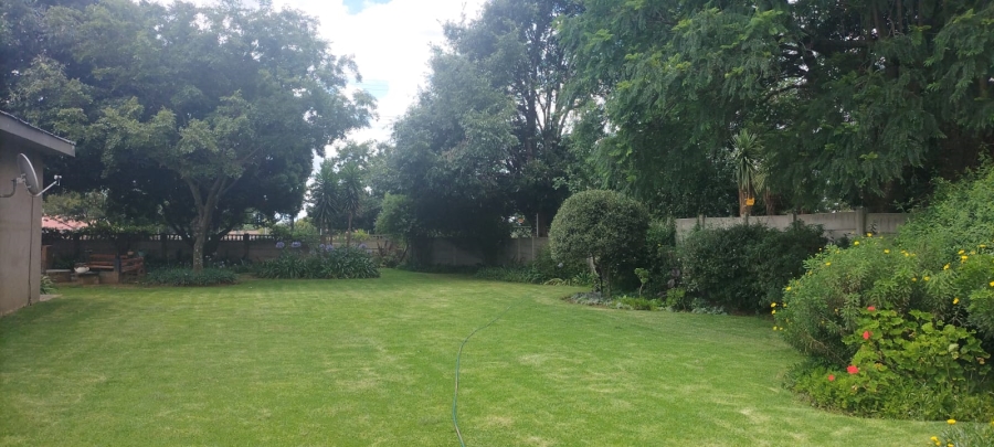 4 Bedroom Property for Sale in Loumarina A H Gauteng