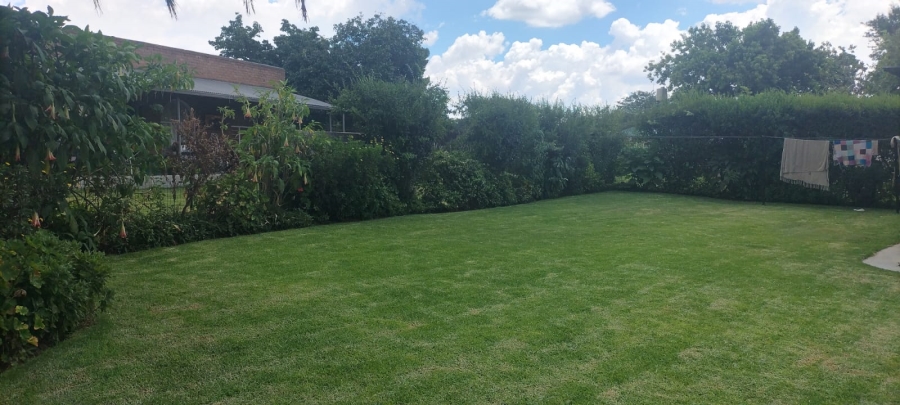 4 Bedroom Property for Sale in Loumarina A H Gauteng