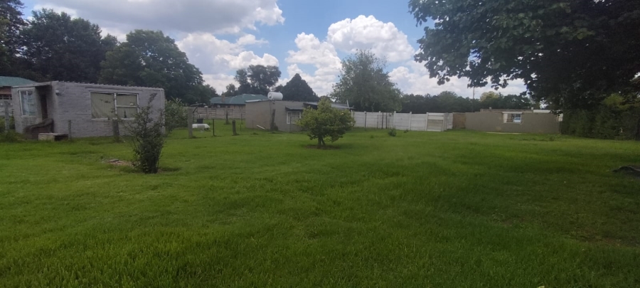 4 Bedroom Property for Sale in Loumarina A H Gauteng