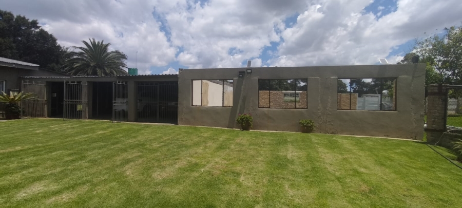 4 Bedroom Property for Sale in Loumarina A H Gauteng