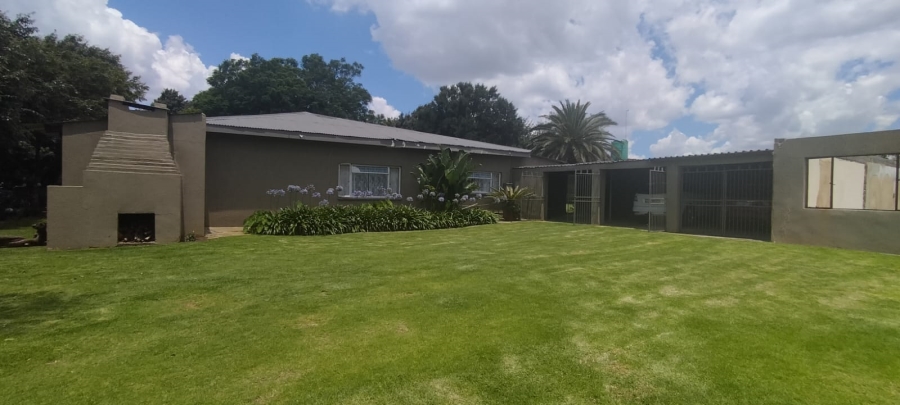 4 Bedroom Property for Sale in Loumarina A H Gauteng