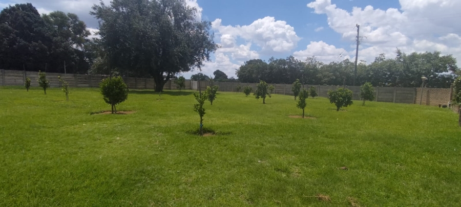 4 Bedroom Property for Sale in Loumarina A H Gauteng