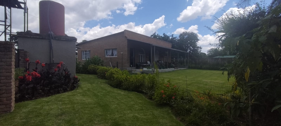 4 Bedroom Property for Sale in Loumarina A H Gauteng