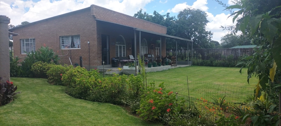 4 Bedroom Property for Sale in Loumarina A H Gauteng