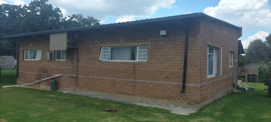 4 Bedroom Property for Sale in Loumarina A H Gauteng