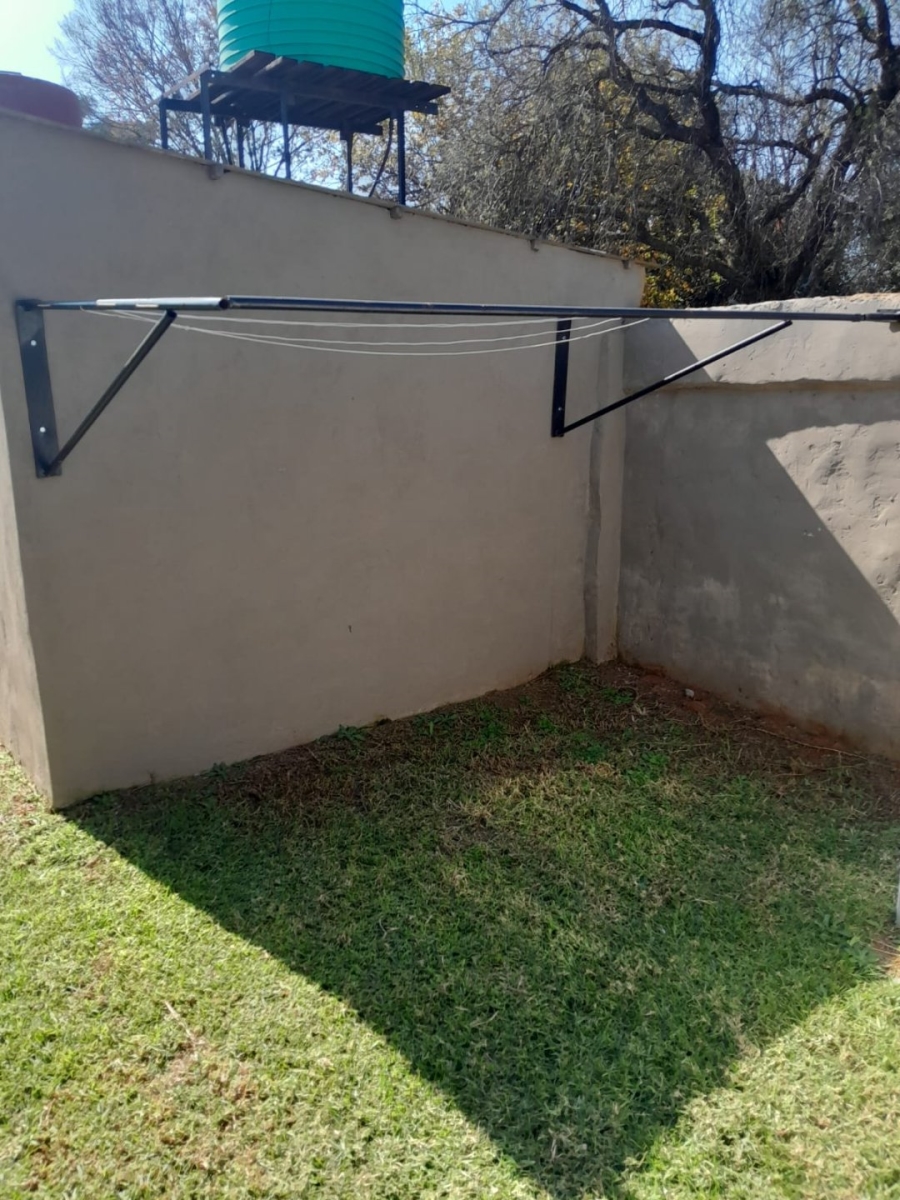 4 Bedroom Property for Sale in Loumarina A H Gauteng