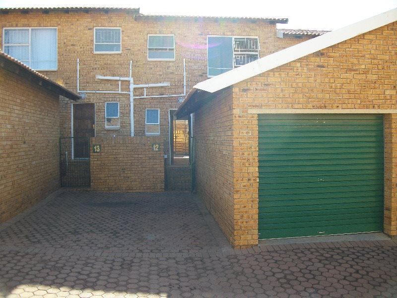 To Let 2 Bedroom Property for Rent in Rangeview Gauteng