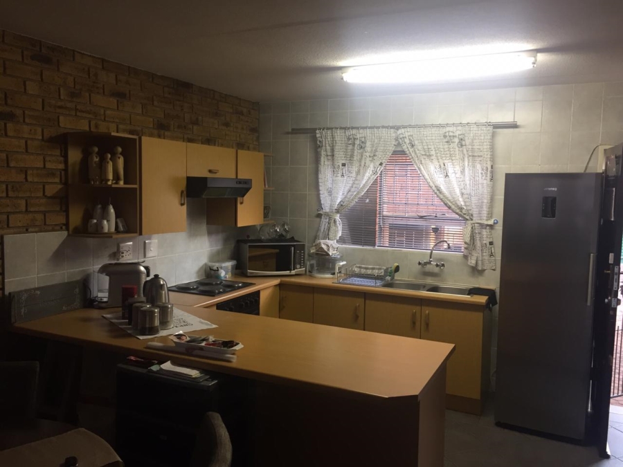 To Let 2 Bedroom Property for Rent in Rangeview Gauteng