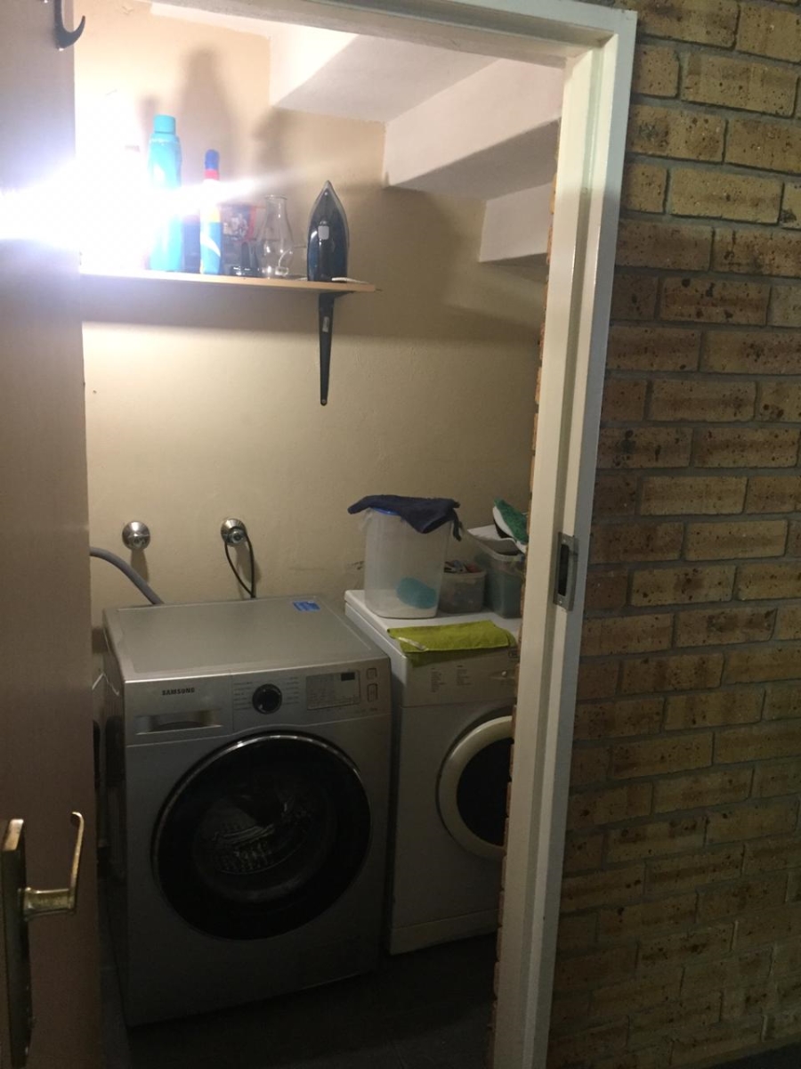 To Let 2 Bedroom Property for Rent in Rangeview Gauteng