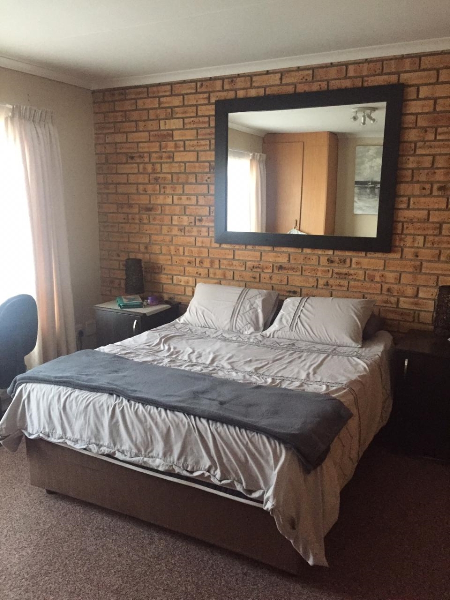 To Let 2 Bedroom Property for Rent in Rangeview Gauteng