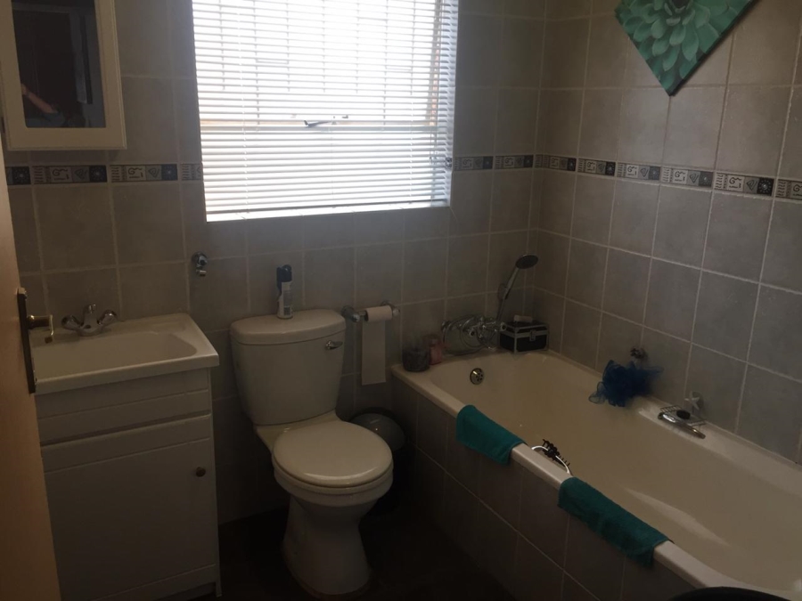 To Let 2 Bedroom Property for Rent in Rangeview Gauteng