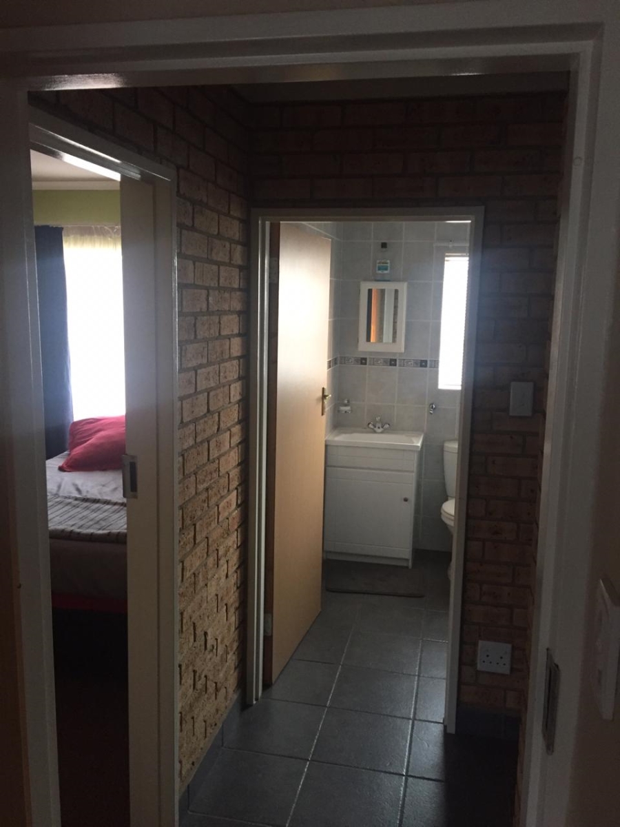 To Let 2 Bedroom Property for Rent in Rangeview Gauteng