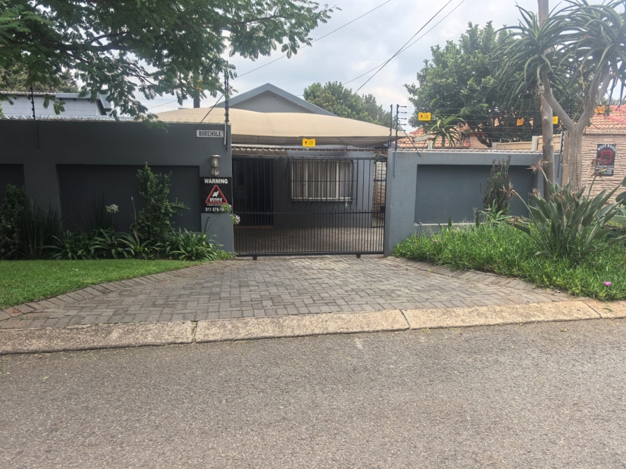 5 Bedroom Property for Sale in Little Falls Gauteng