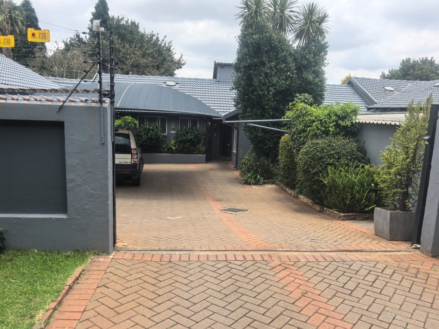 5 Bedroom Property for Sale in Little Falls Gauteng