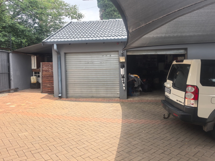 5 Bedroom Property for Sale in Little Falls Gauteng