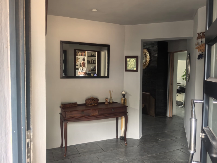 5 Bedroom Property for Sale in Little Falls Gauteng