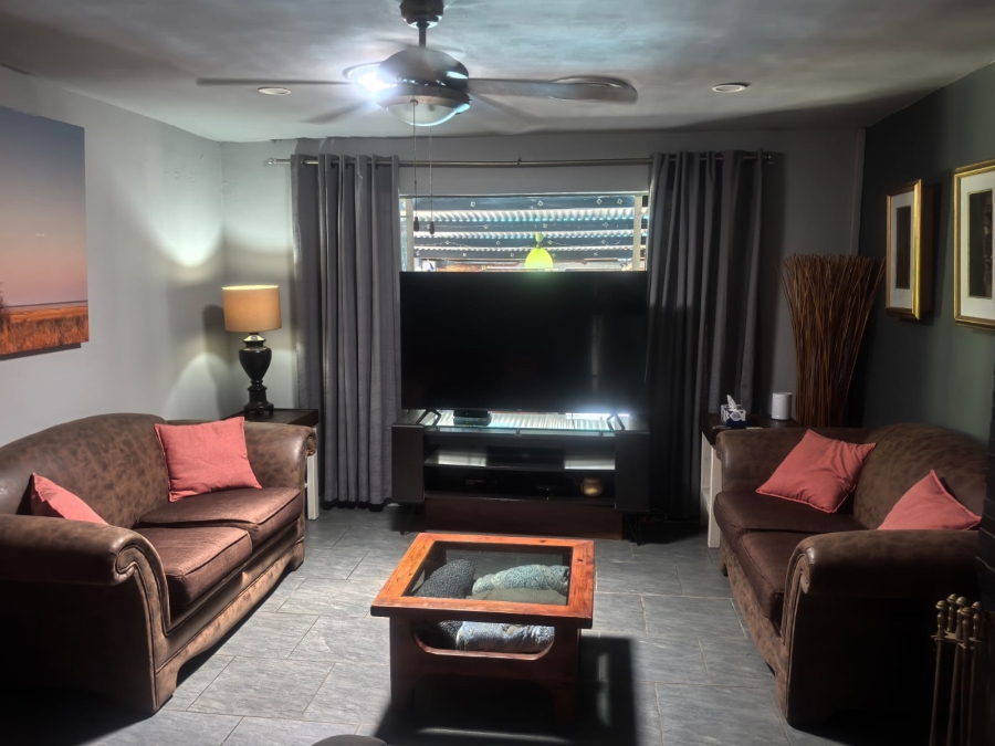 5 Bedroom Property for Sale in Little Falls Gauteng